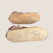 Load image into Gallery viewer, Fine Pair of Native American Moccasins