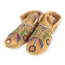 Load image into Gallery viewer, 19th C. Crow Moccasins