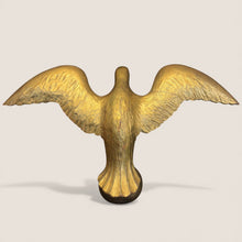 Load image into Gallery viewer, Carved Pilothouse Seagull