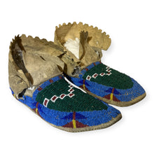 Load image into Gallery viewer, Lakota (Sioux) Beaded Adult Moccasins