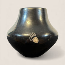 Load image into Gallery viewer, Rare Sgraffito San Ildefonso Vase (Kathy &quot;Wan Povi&quot; Sanchez, 1950 - )