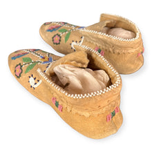 Load image into Gallery viewer, 19th C. Crow Moccasins