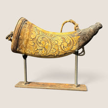 Load image into Gallery viewer, Profusely Carved 18th C Powder Horn