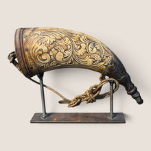Load image into Gallery viewer, Profusely Carved 18th C Powder Horn