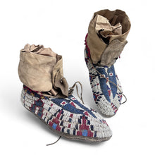 Load image into Gallery viewer, Excellent Circa 1880 Native American Moccasins