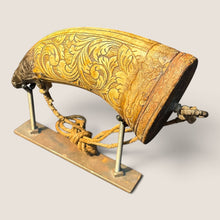 Load image into Gallery viewer, Profusely Carved 18th C Powder Horn