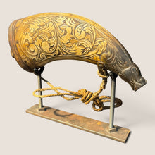 Load image into Gallery viewer, Profusely Carved 18th C Powder Horn