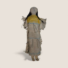 Load image into Gallery viewer, Superb Plains Native American Doll