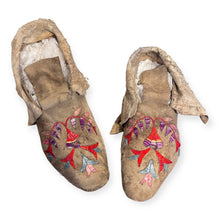 Load image into Gallery viewer, C. 1880 Santee Sioux Quilled Moccasins