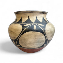 Load image into Gallery viewer, Large Santa Domingo Pottery Olla