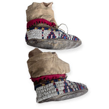 Load image into Gallery viewer, Excellent Circa 1880 Native American Moccasins