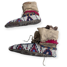 Load image into Gallery viewer, Excellent Circa 1880 Native American Moccasins