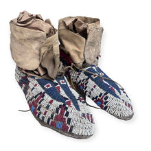 Load image into Gallery viewer, Excellent Circa 1880 Native American Moccasins