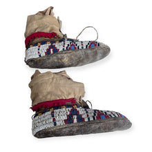 Load image into Gallery viewer, Excellent Circa 1880 Native American Moccasins