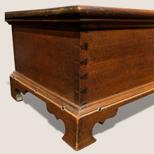 Load image into Gallery viewer, Exceptional Federal Slide Lid American Walnut Bible Box